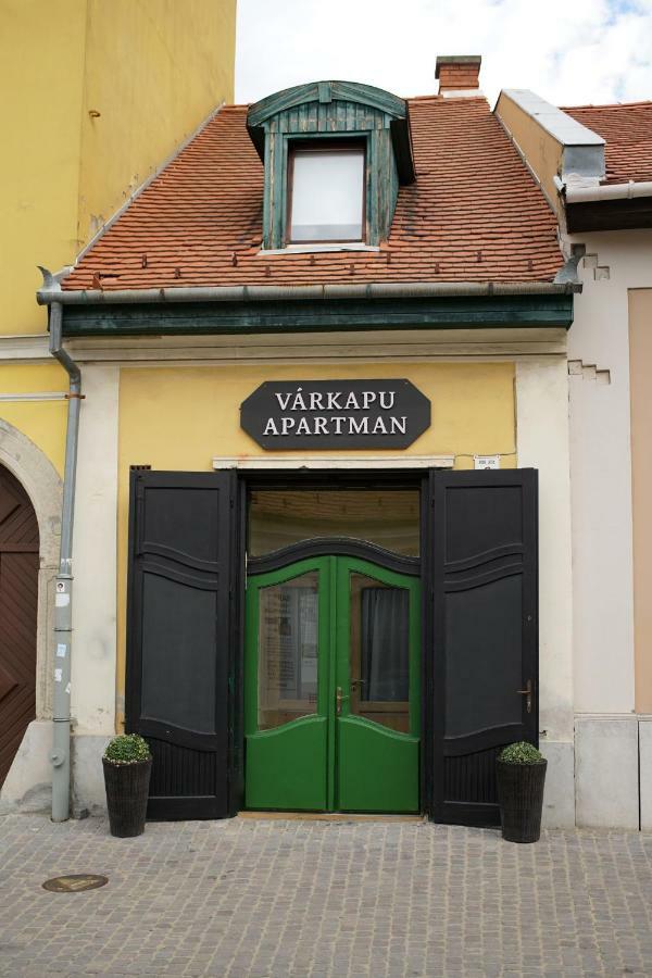 Varkapu Apartman Eger Exterior photo